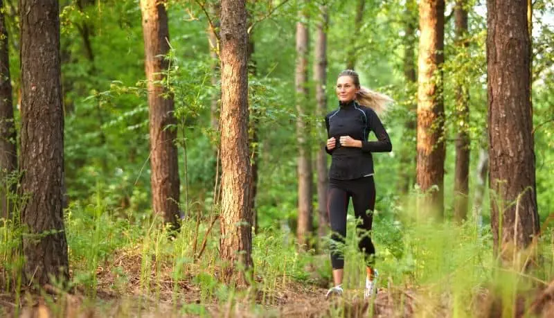 Jogging im Wald 
Selbstverteidigung Outdoor