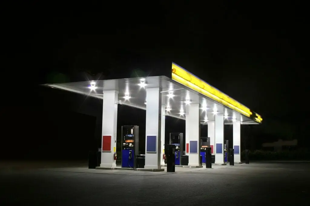 Selbstschutz bei Nachtarbeit an der Tankstelle