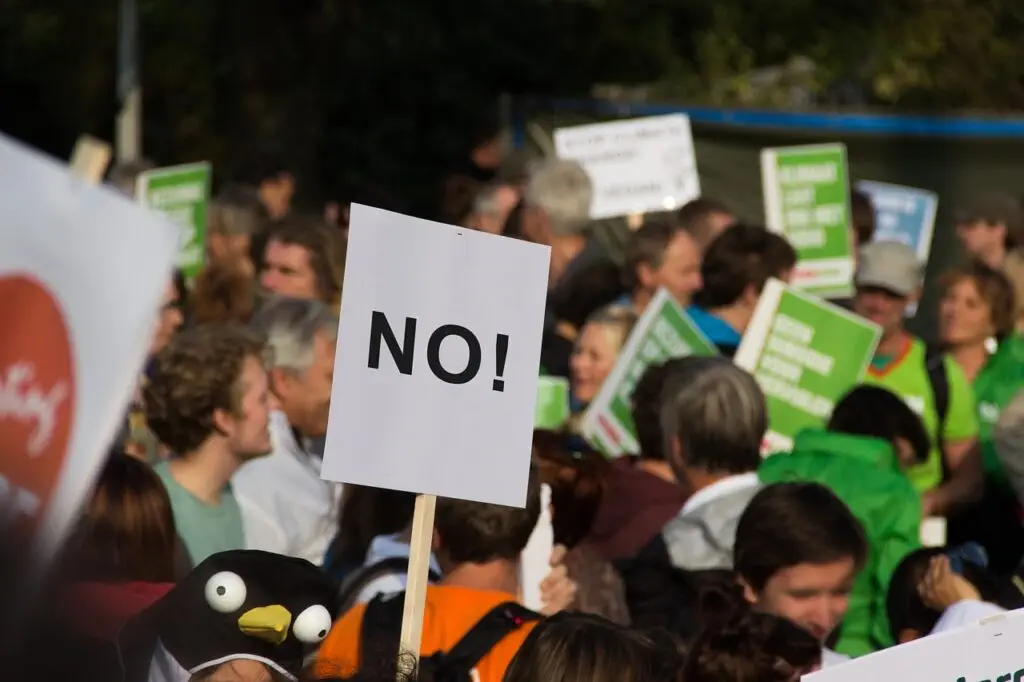 Lehrer Sebstverteidigung bei Demo